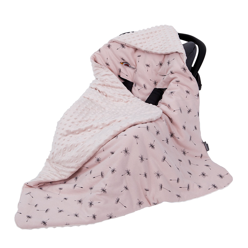 nid d'ange bebe souffle de pissenlit installé sur cosy