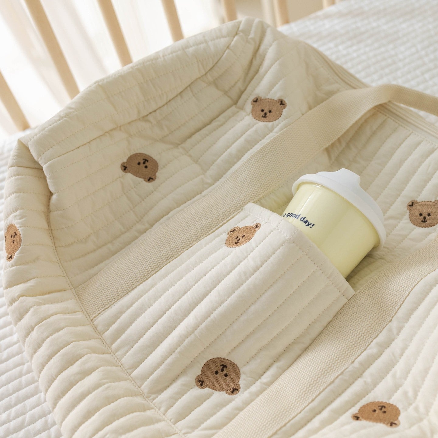 sac a langer petits oursons avec pochette pour bouteille