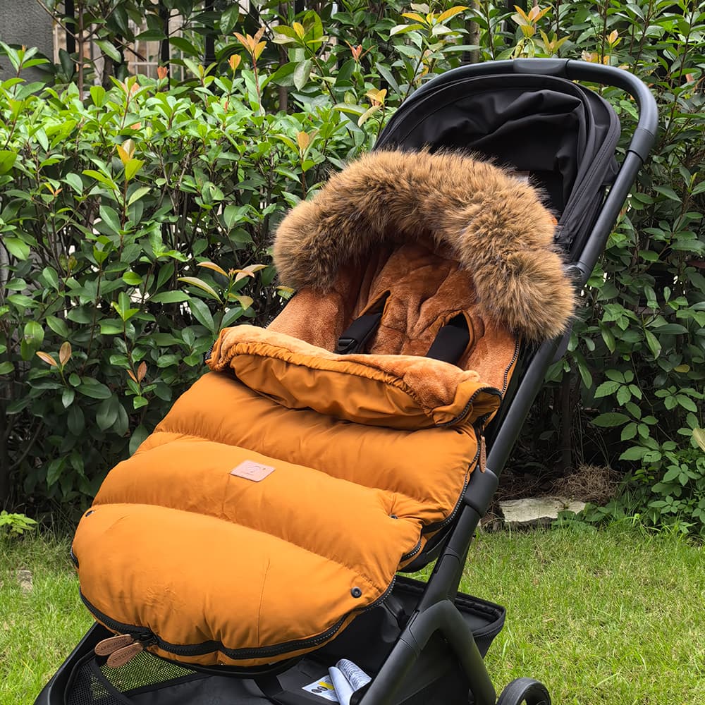 chanceliere bebe hiver douillet et chaleureux installée sur poussette