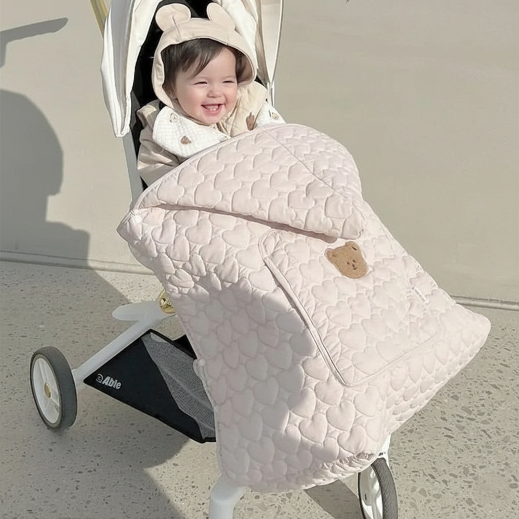 couverture de portage universelle recouvrant bébé dans la poussette