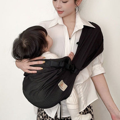 écharpe de portage physiologique couleur noire avec bébé assis