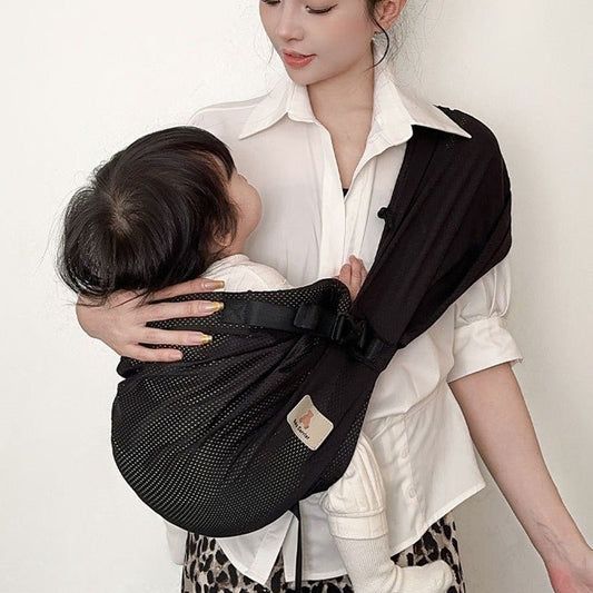 écharpe de portage physiologique couleur noire avec bébé assis