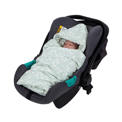 nid d'ange bebe douceur brin d'herbe enveloppant bébé