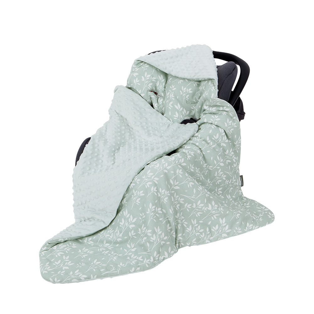 nid d'ange bebe douceur brin d'herbe installé dans cosy