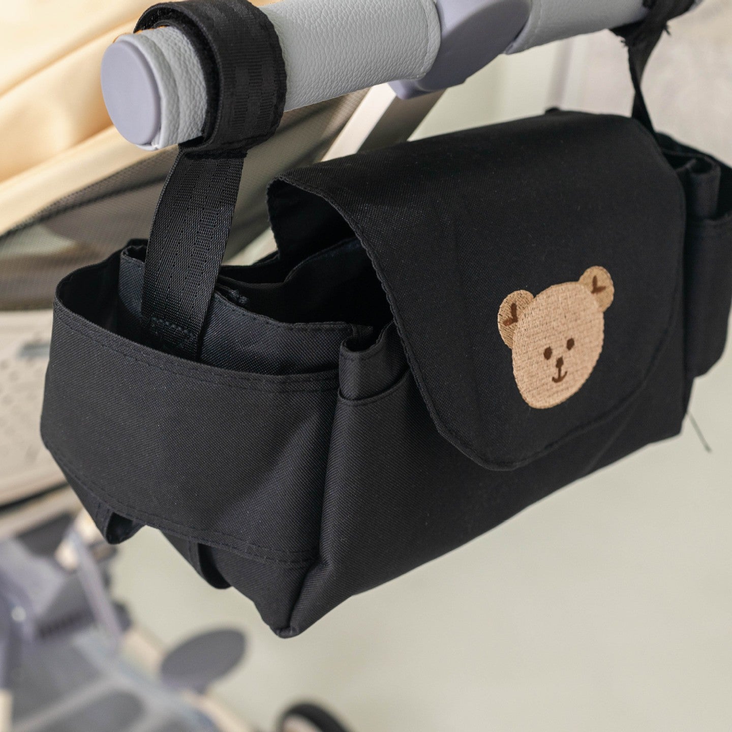 organisateur de poussette attaché au guidon