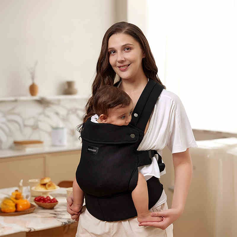 porte-bébé de couleur noir pour des sorties confortables