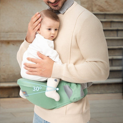 porte bebe mains libres illustrant bébé blotti contre papa