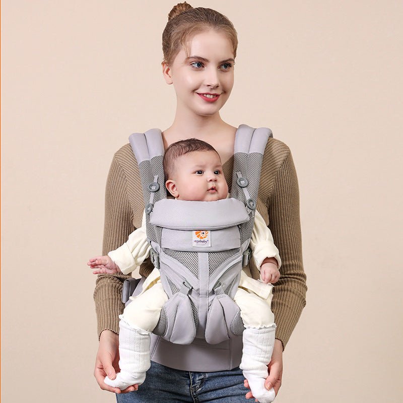 porte bebe gris avec bébé devant