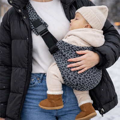 porte bébé physiologique confortable illustrant bébé endormi