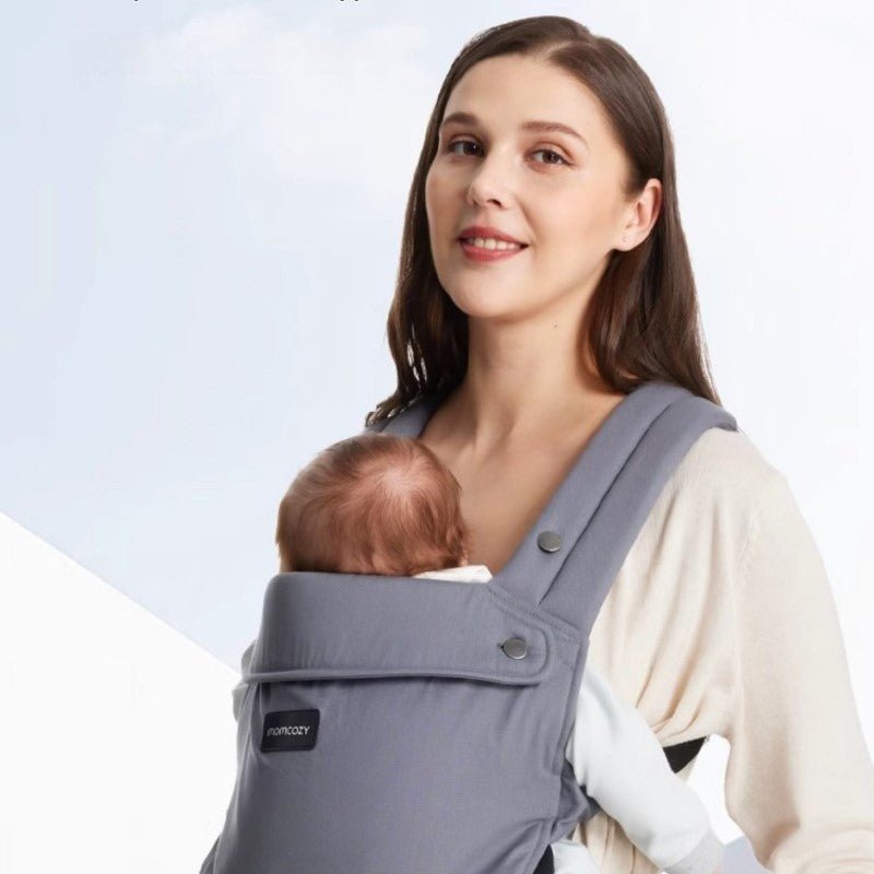 porte bébé gris avec bébé porté devant face vers maman