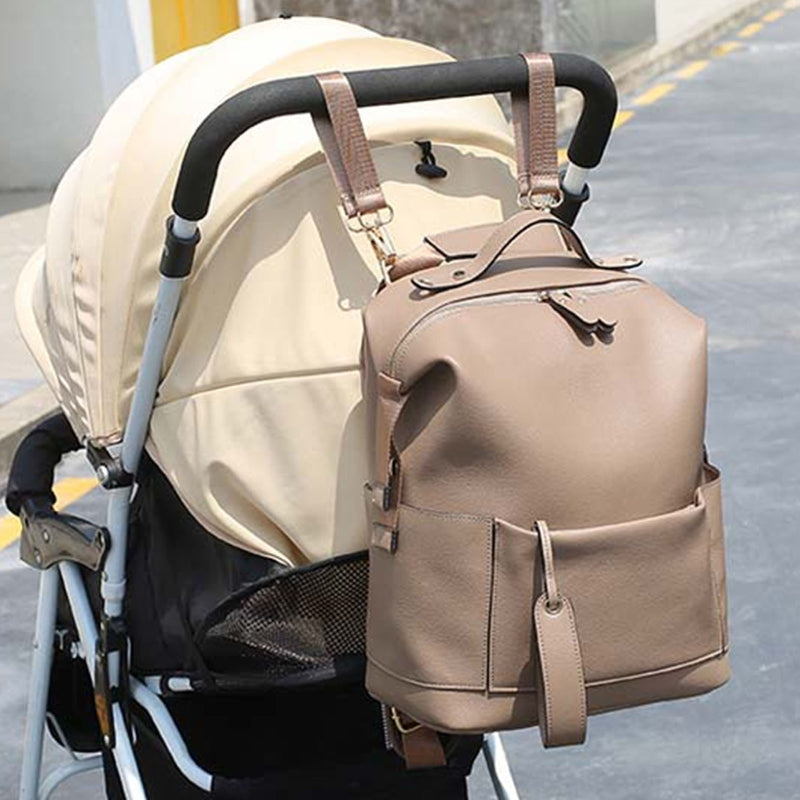 sac à dos à langer attaché sur poussette