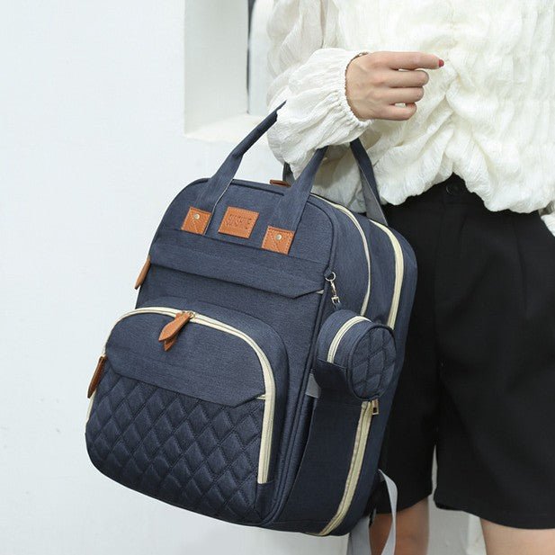 sac à dos à langer pris par les poignées