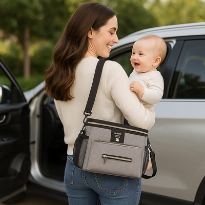 sac à langer BabyTravel™ sur l'épaule de maman