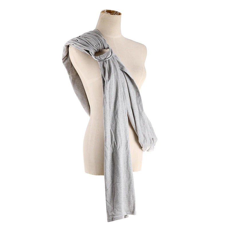 sling gris porté sur l'épaule vue de face