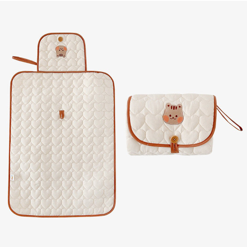 tapis a langer nomade bébé confortable modèle écureuil des bois