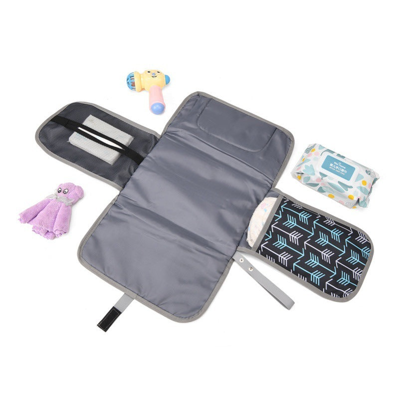 tapis à langer nomade pratique avec deux pochettes de rangement