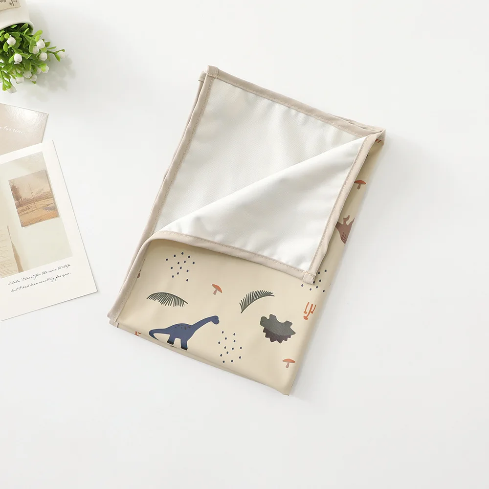 Tapis langer nomade compact et imperméable motif Aventure Dino