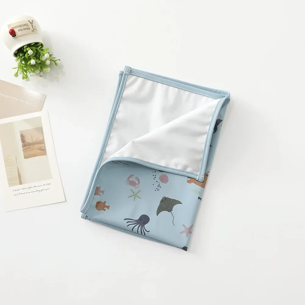 Tapis langer nomade compact et imperméable motif océan bleu tranquille